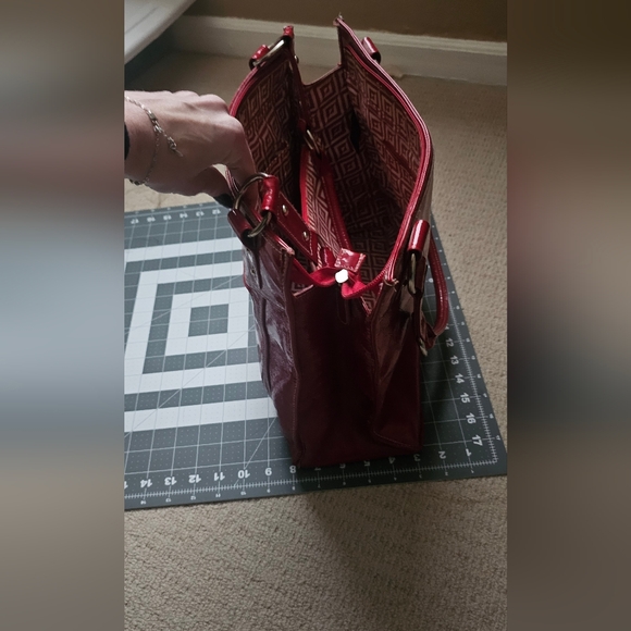 Red Patent Leather Women's Tote/purse - Picture 4 of 14